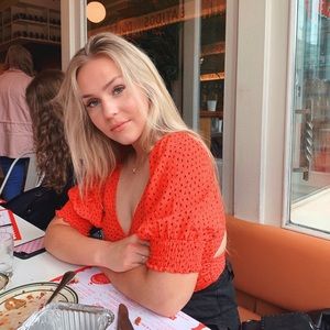 Meet your Posher, Rebecca